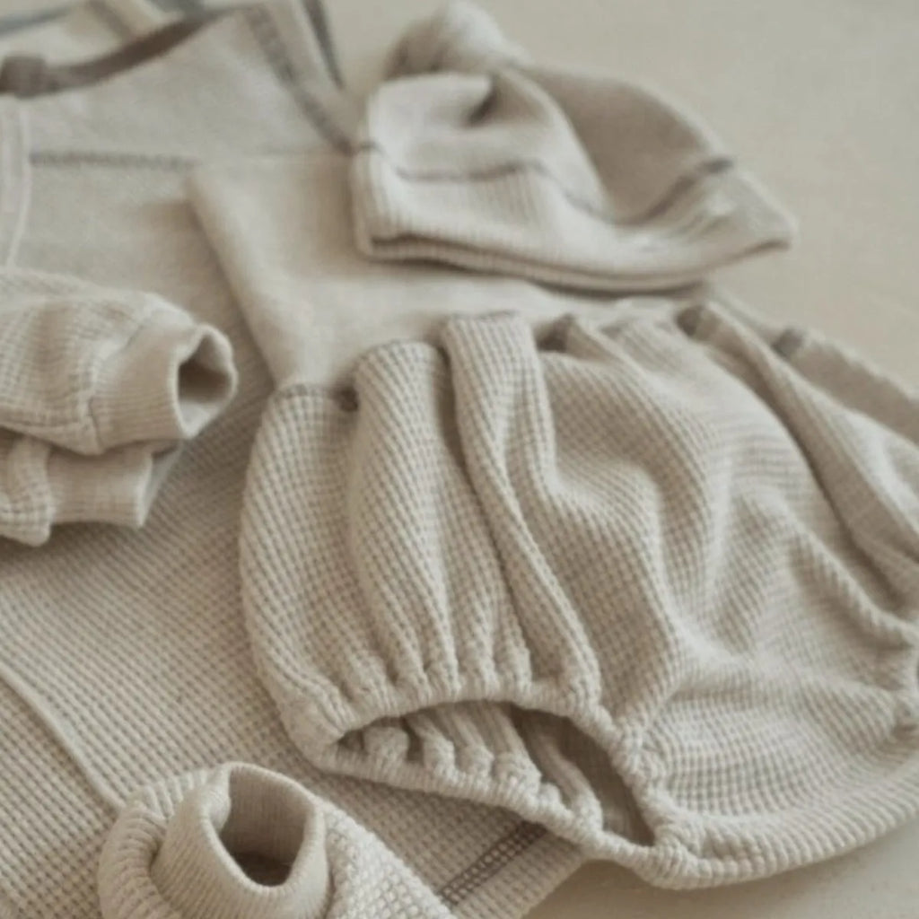 Baby waffle cotton two-piece suit with short-sleeve top and high-waist belly protection pants in neutral beige colour
