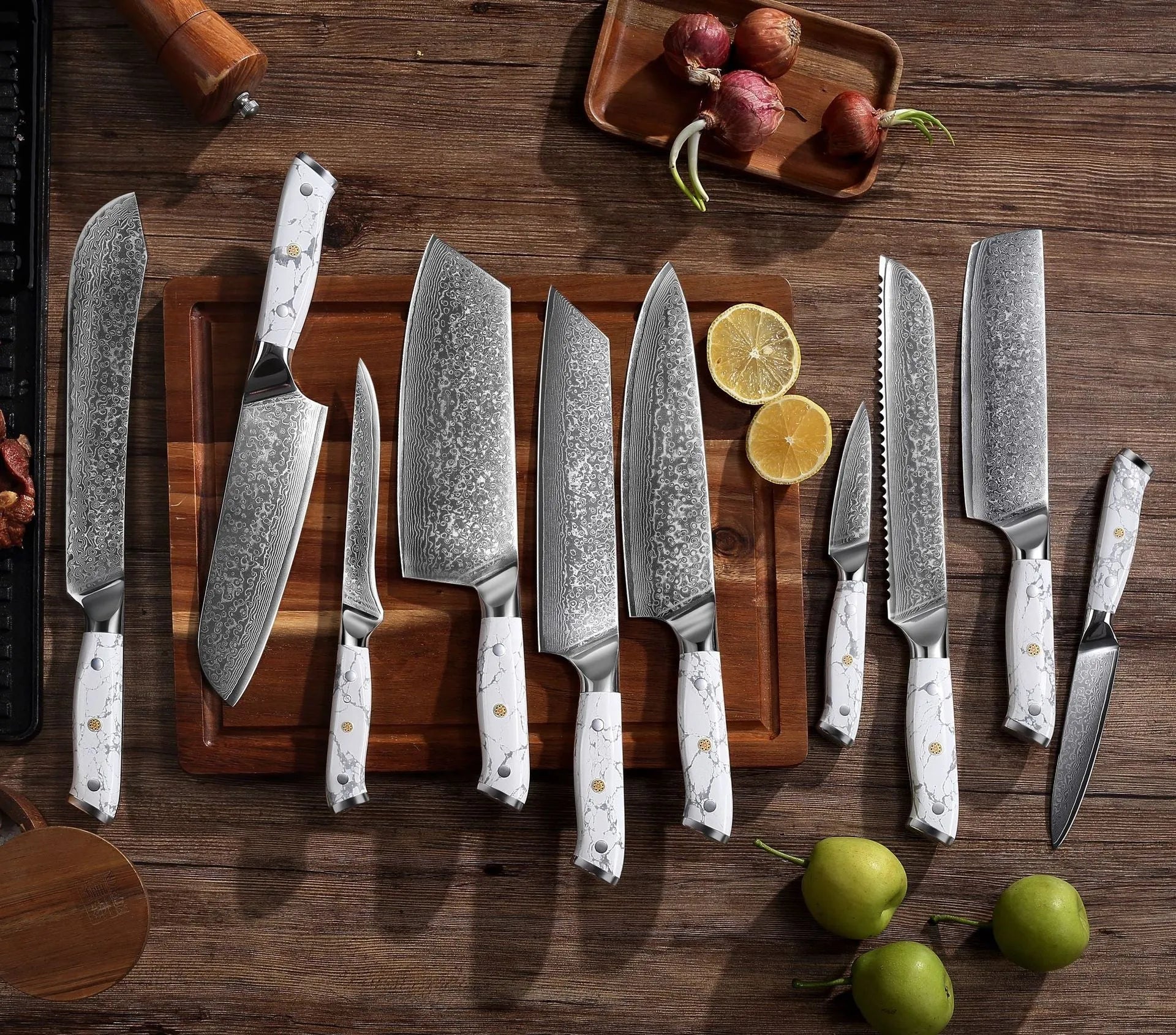 Damascus pattern VG10 steel chef knife with 21cm blade and modern handle