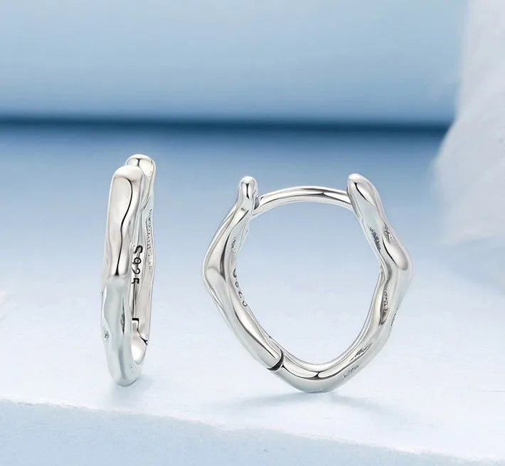 Geometric 925 sterling silver ear clip for women with polished finish and ellipse shape