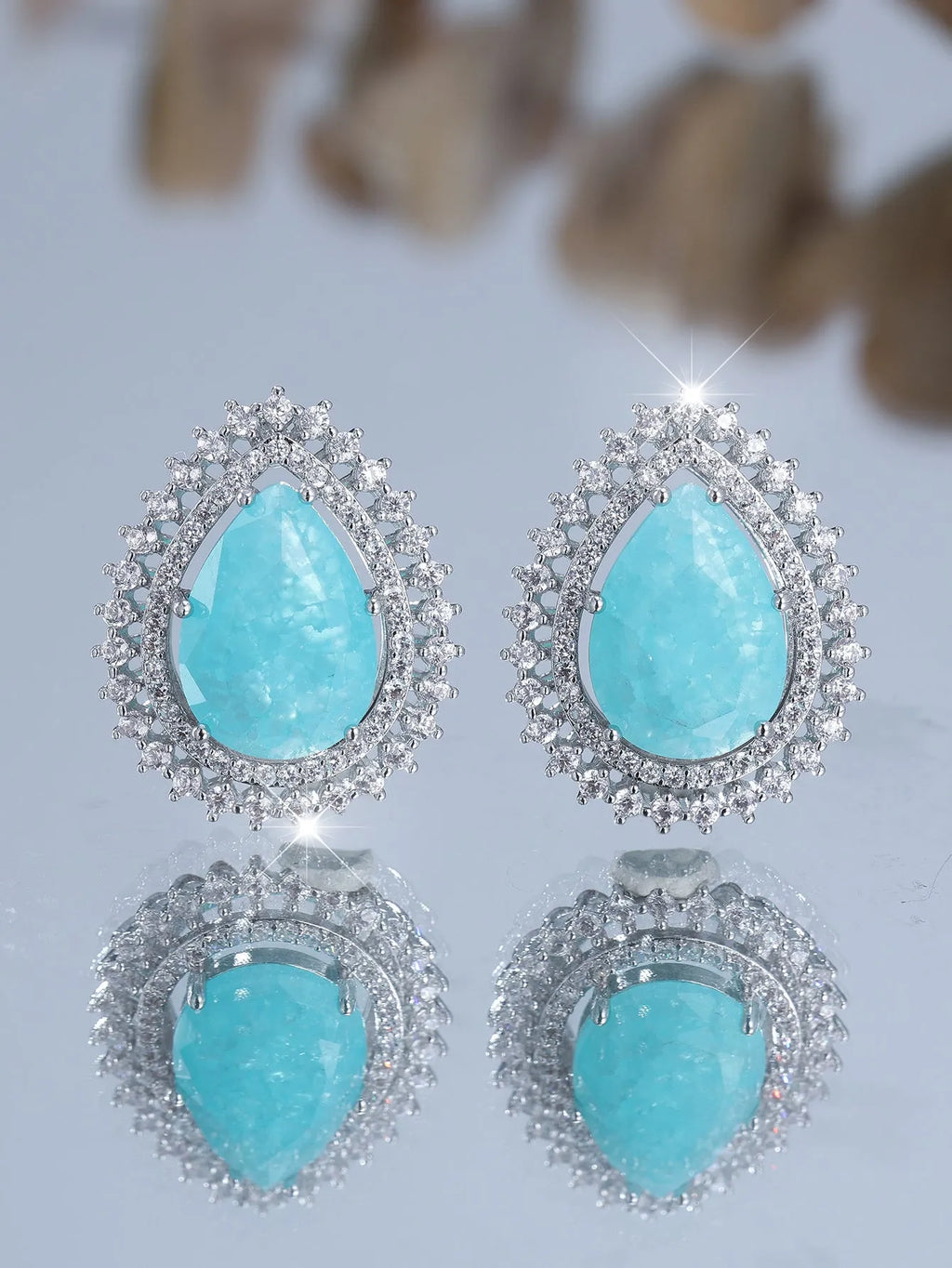 Women's platinum-coloured water drop earrings with heart-shaped ice flower diamond design elements
