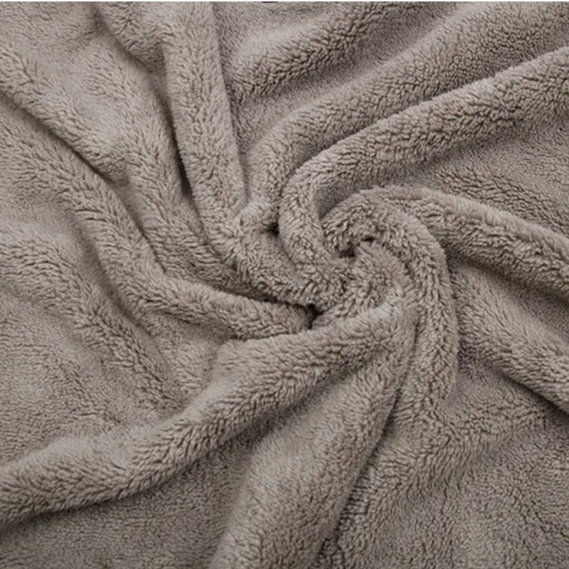 Microfiber car wash towel shown in three size variations: 75x35 cm, 60x40 cm, and 100x40 cm.