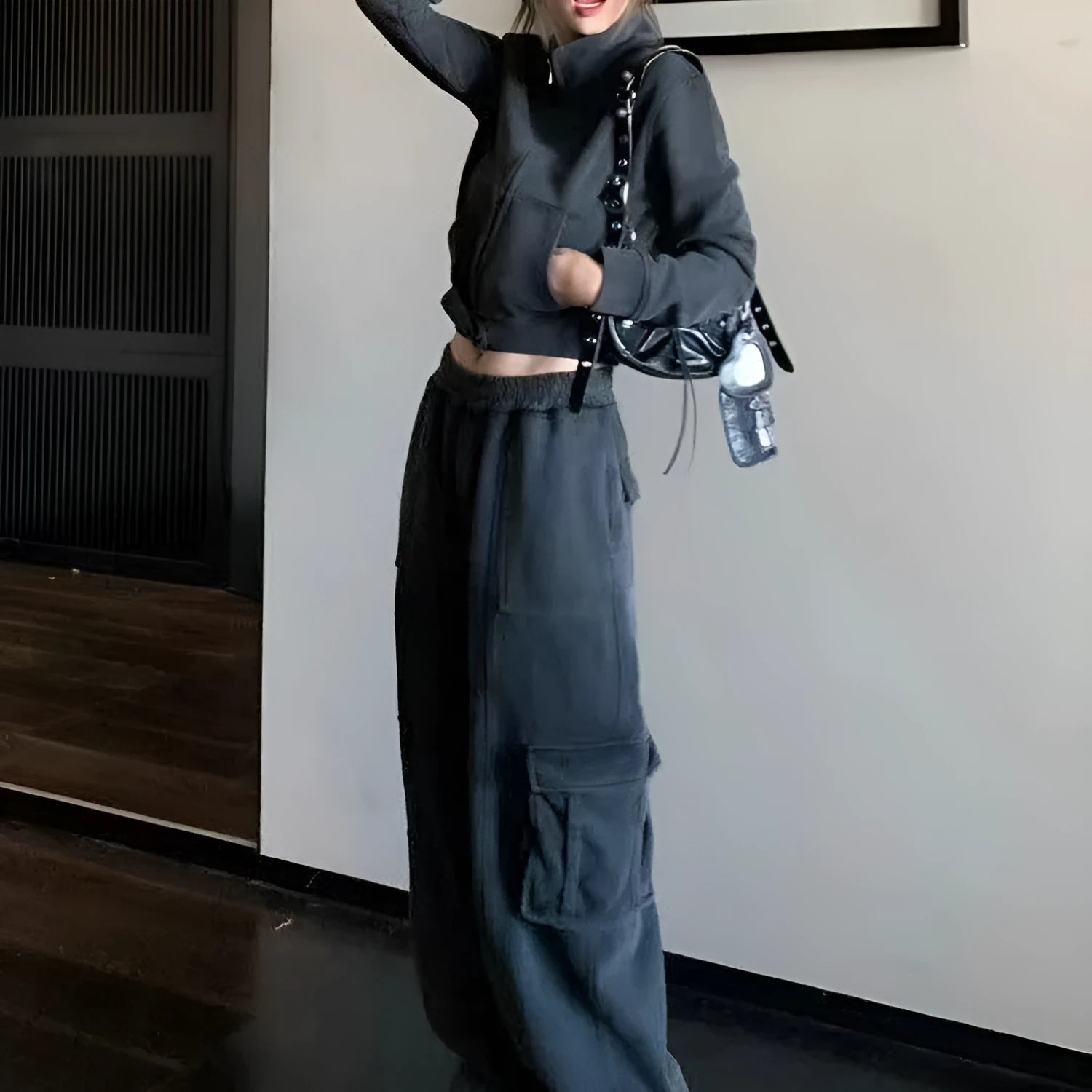 Women's loose American retro sportswear suit in dark gray with spliced detailing, polyester fabric, set includes top and trousers