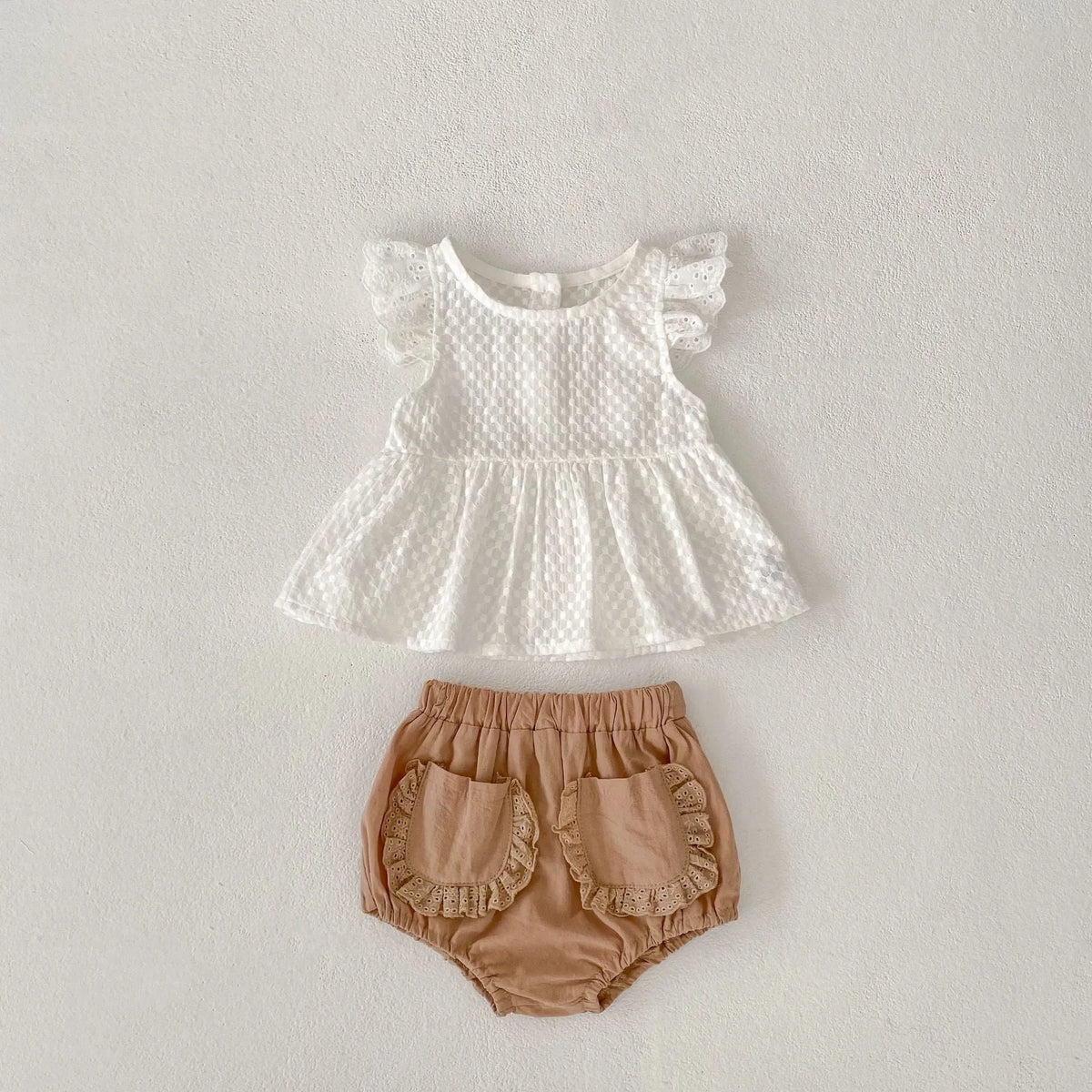 Baby girl creamy-white cotton top and shorts two-piece summer set with short sleeves and lace details