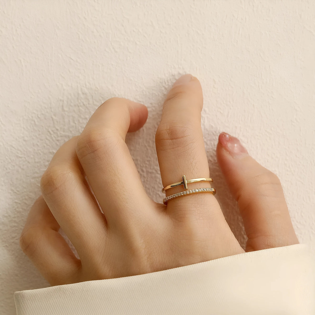Women's simple ring with inlaid zircon, 14K gold colour on copper, adjustable opening