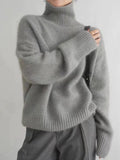 Women's high-neck loose knit pullover sweater in solid colour, thick knit, long sleeves, regular length