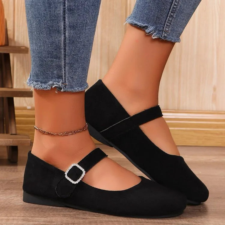Women's black canvas fisherman shoes with rubber sole and flat profile