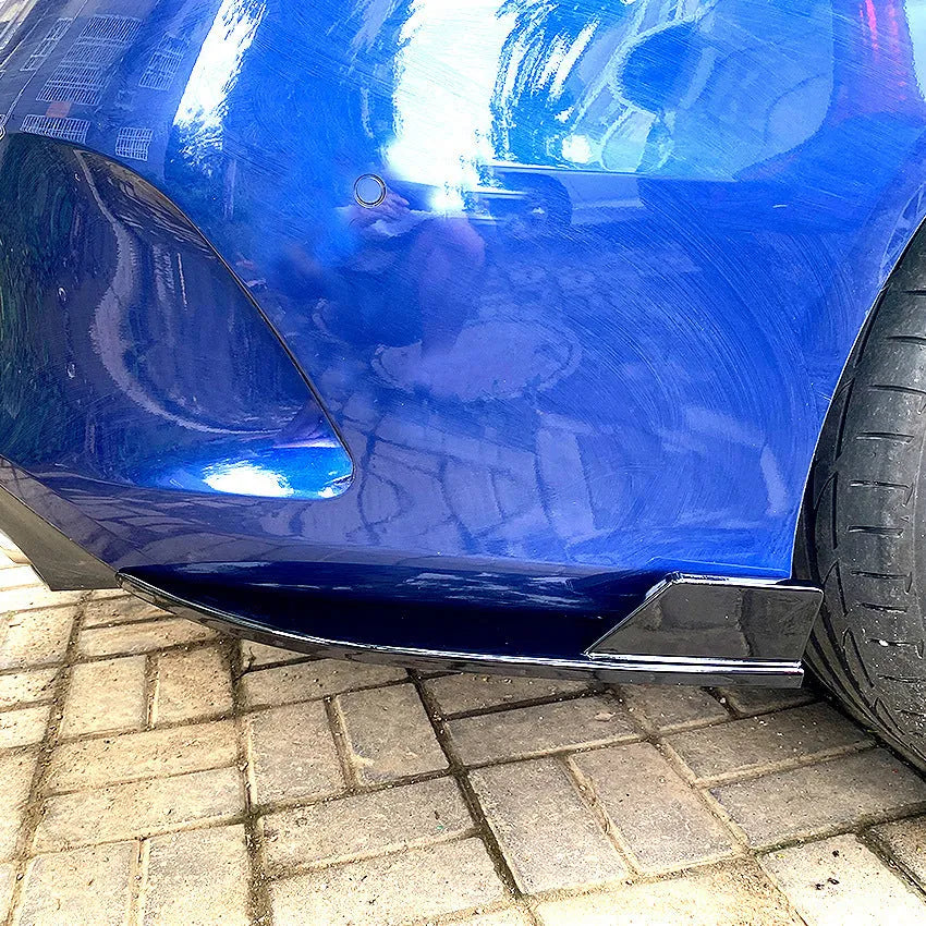 Set of two PP rear cornerite protectors in carbon fibre pattern and piano black finish for car bumper corners