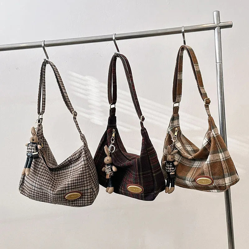 Women's large wool shoulder bag in horizontal square shape with cross-body strap