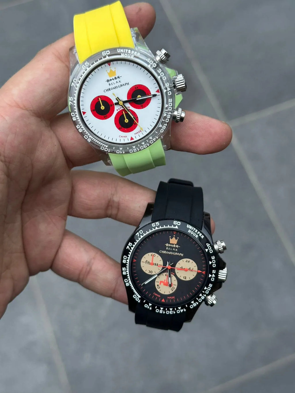 Quartz chronograph watch with steel strap, 36mm dial, waterproof luminous design, black or white