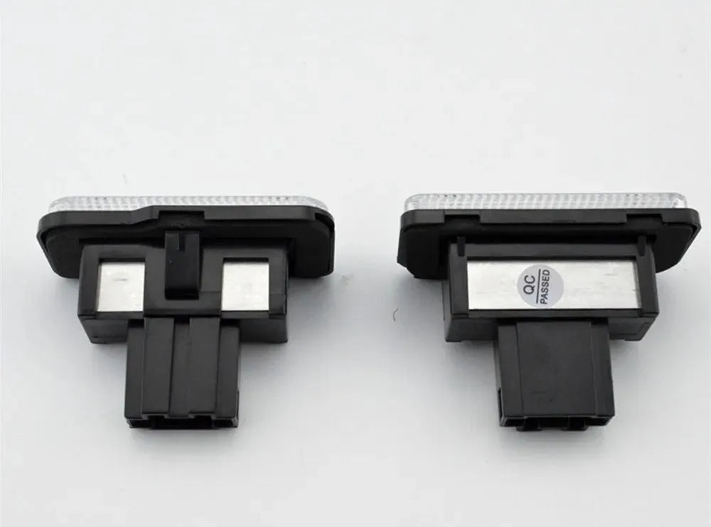 Mercedes-Benz LED number plate light unit with 18 white SMD LEDs, showing dimensions.