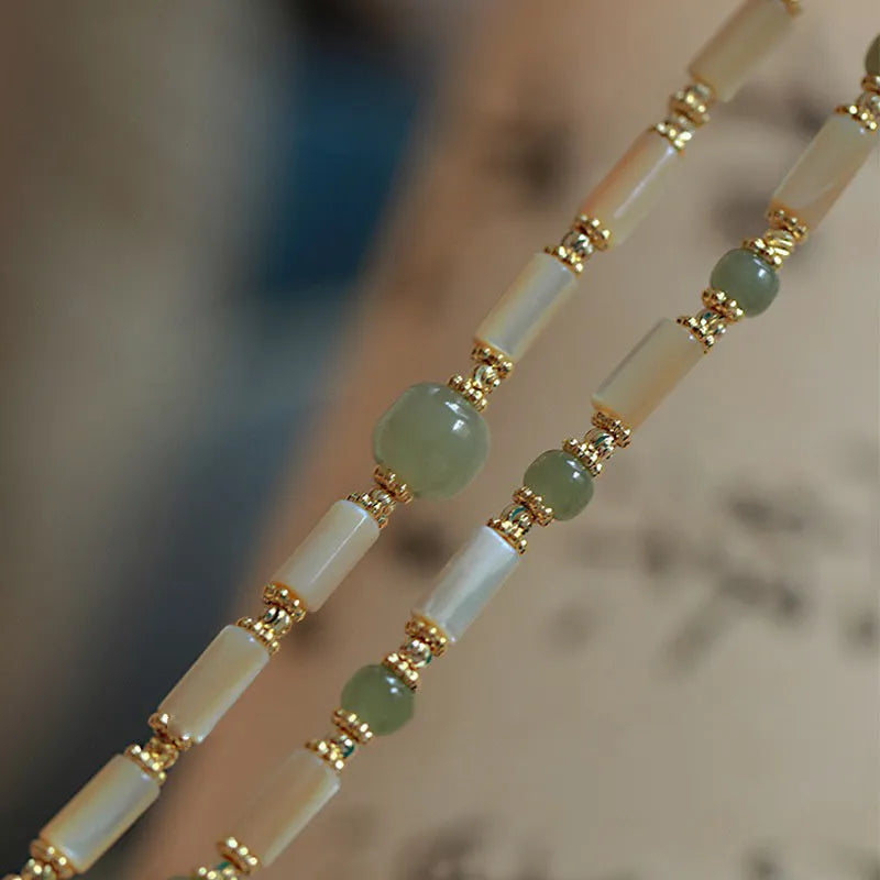 Women's Hetian jade white lip shell bracelet with round beads in simple geometric design