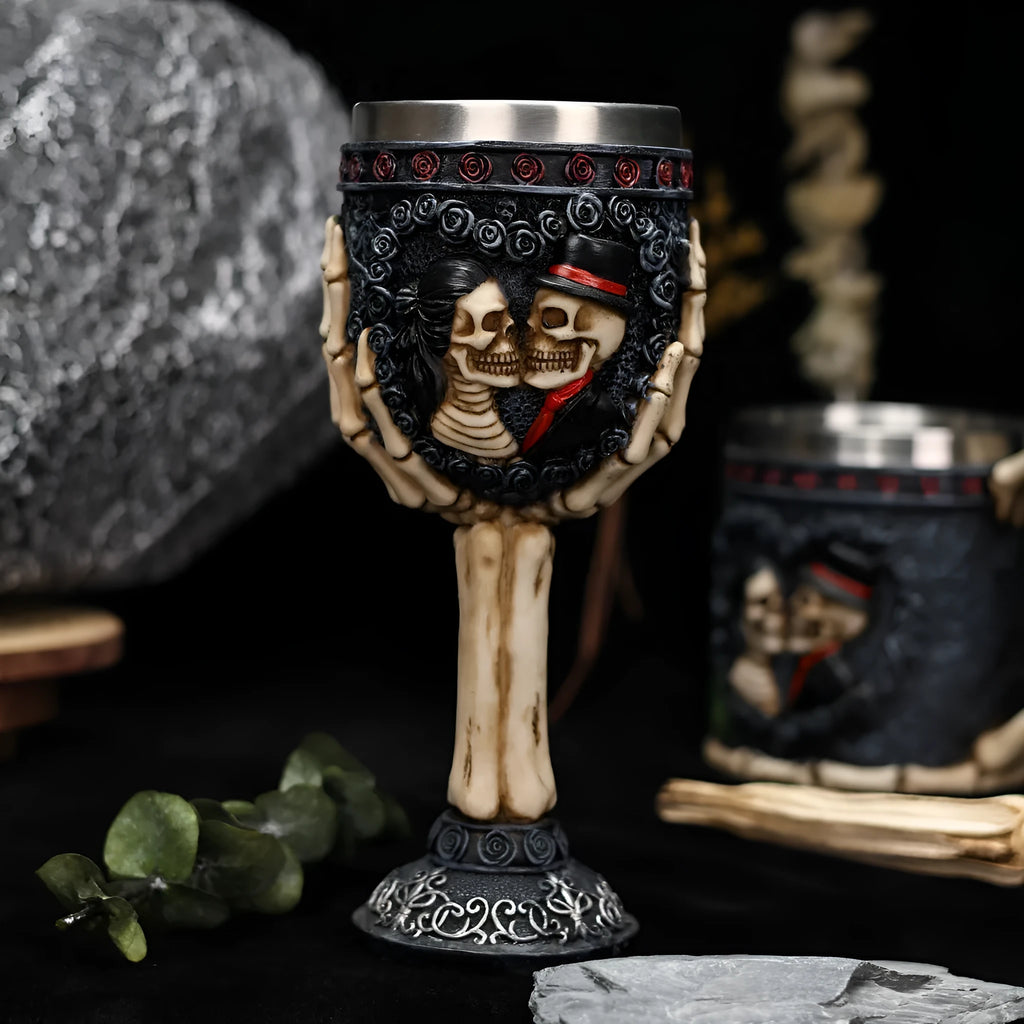 A pair of stainless steel skull skeleton design wine glasses with a retro style, 200ml capacity.