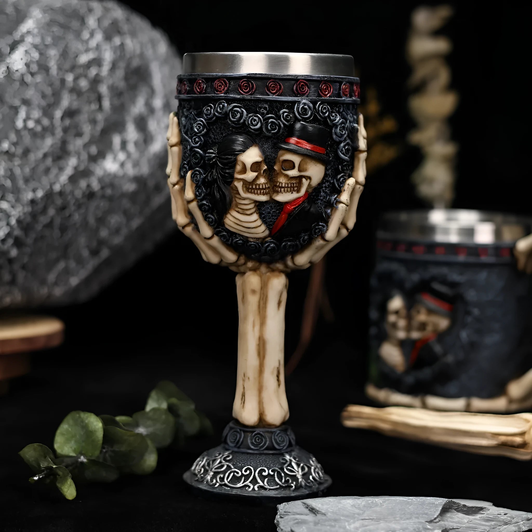 A pair of stainless steel skull skeleton design wine glasses with a retro style, 200ml capacity.