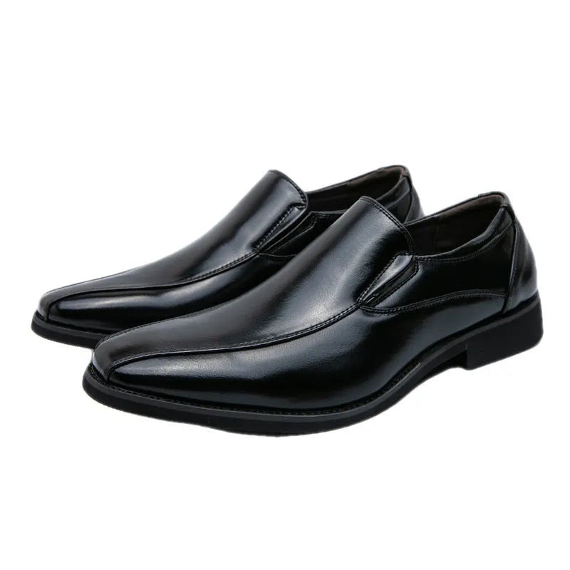 Men's black patent leather pointed toe casual shoes with low tube sock and flat heel