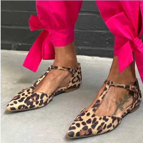 Leopard print women's pumps with pointed toe, chunky low heel and cross shoulder strap