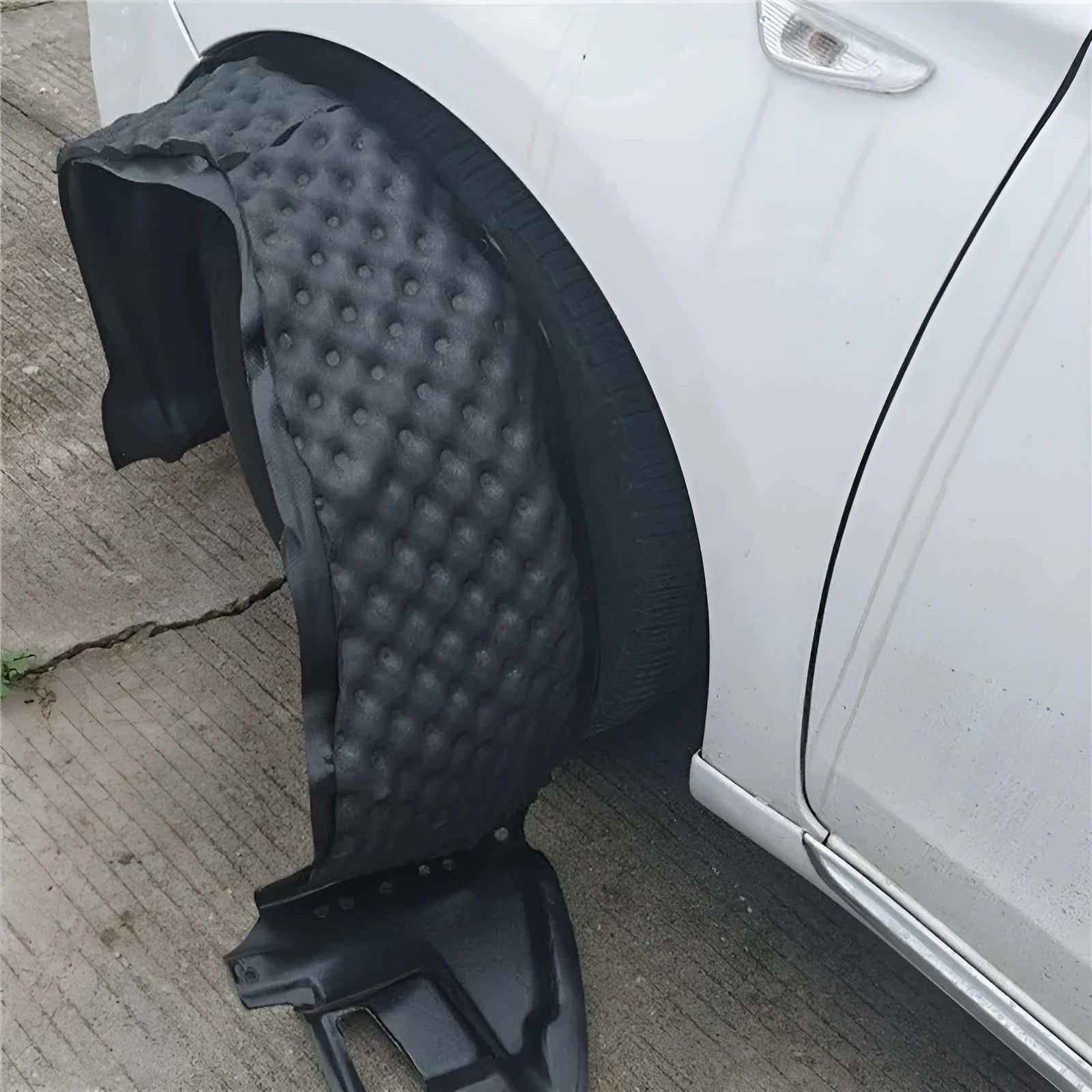 Black car sound-absorbing sponge band 80cm long 25cm wide 1cm thick for exterior noise insulation