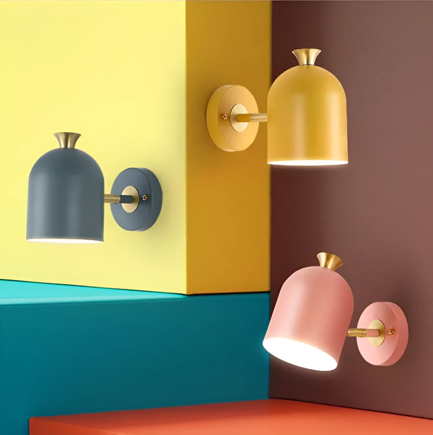 Compact single-head aluminium wall lamp with LED mirror front in blue light colour option.