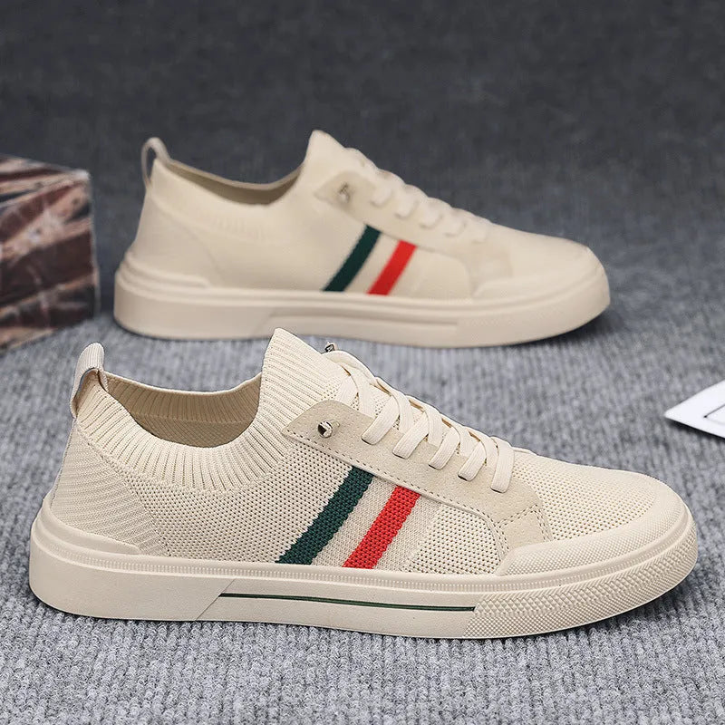 Men's low-top casual sneakers in breathable knitted mesh with an elastic band and rubber sole.