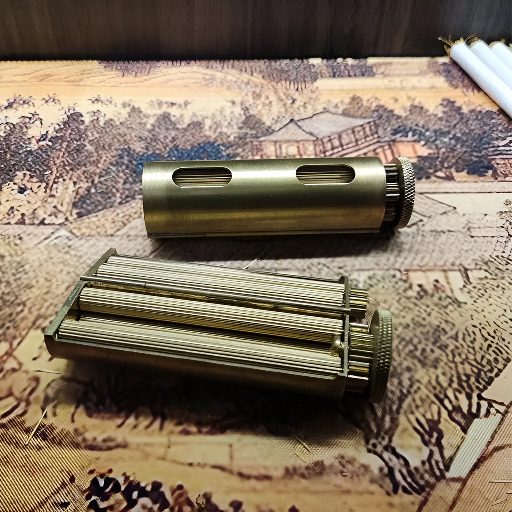 Pure copper retro round hand roll cigarette maker in golden colour, metal construction with 70mm box size