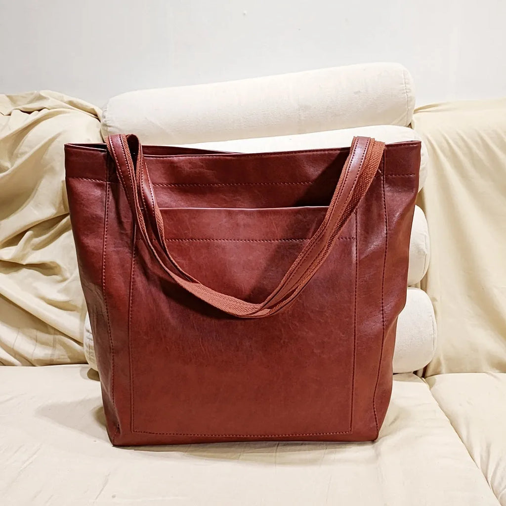 Retro large capacity shoulder bag with big pocket in oil wax leather-look PU, size 36x14x41cm, available in multiple colours.