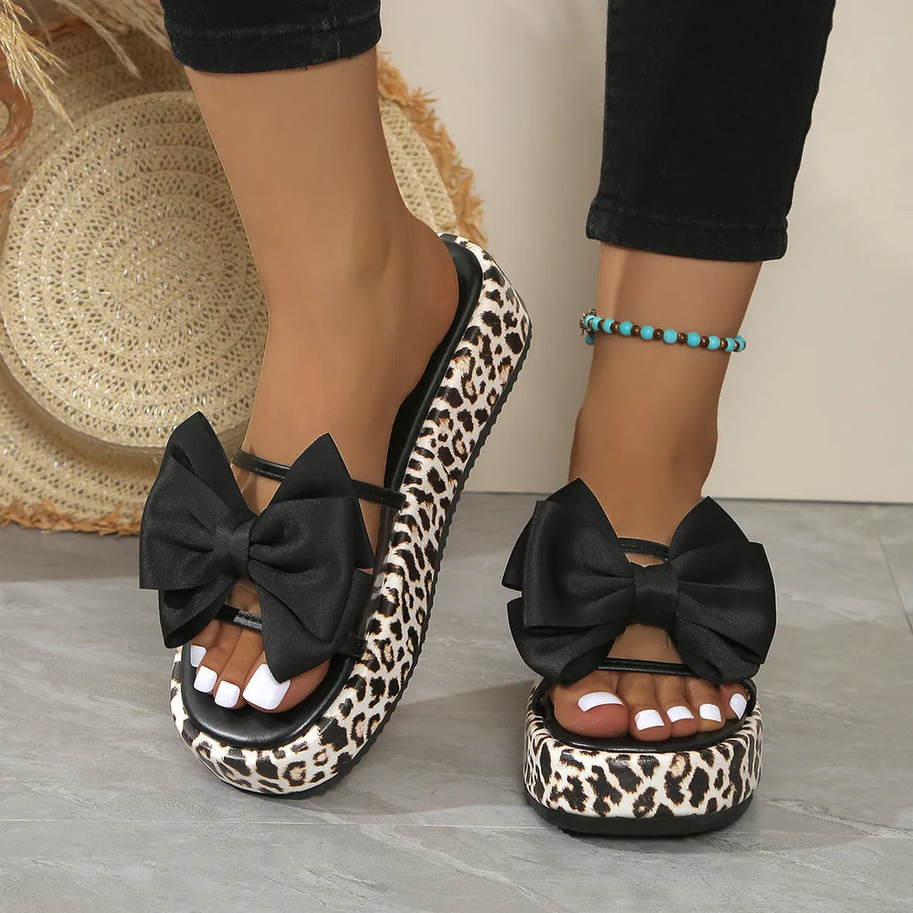 Women's leopard print beach slippers with thick sole and round toe retro design