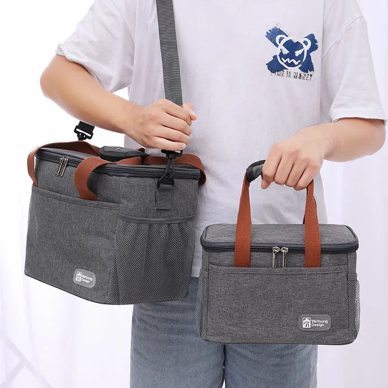 Insulated Oxford cloth picnic bag with crossbody strap in black colour.