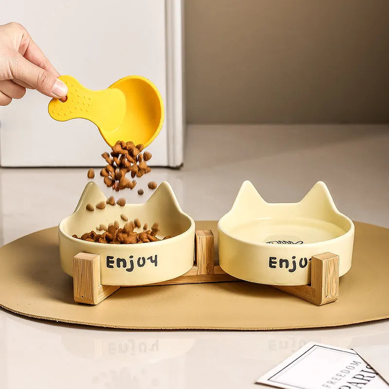 Ceramic cat bowl set with wooden anti-slip frame in cat paw design