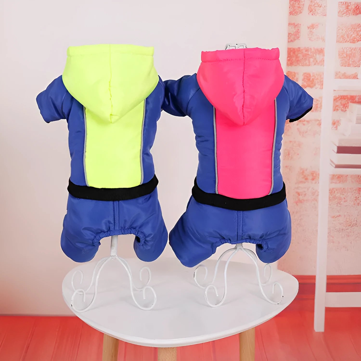 Four-legged pet down coat for dogs in green colour, sizes S to XXL, with down filling and measurement guide