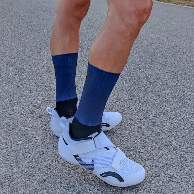Cycling socks in chemical fibre blend fabric available in six colours for athletic sports