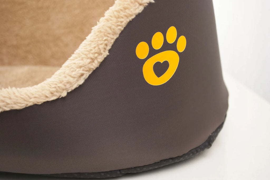 Round brown fleece dog bed with PP cotton filling and Oxford fabric, shown for small and medium dogs with breathable design