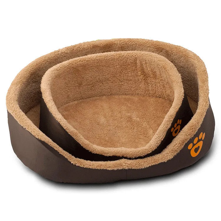 Round brown fleece dog bed with PP cotton filling and Oxford fabric, shown for small and medium dogs with breathable design