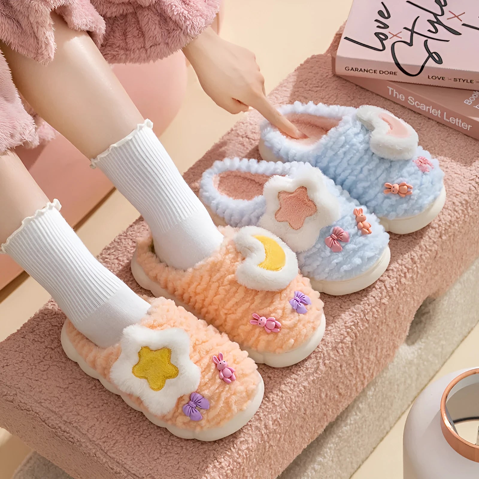 Women's light blue animal pattern fleece-lined home slippers with round toe holder and decorative flowers