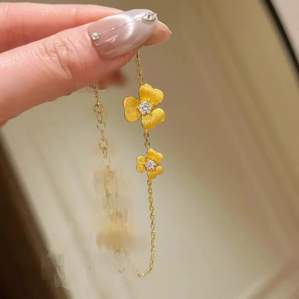 Gold ancient brushed clover bracelet for women mild luxury retro copper plastic flower shape