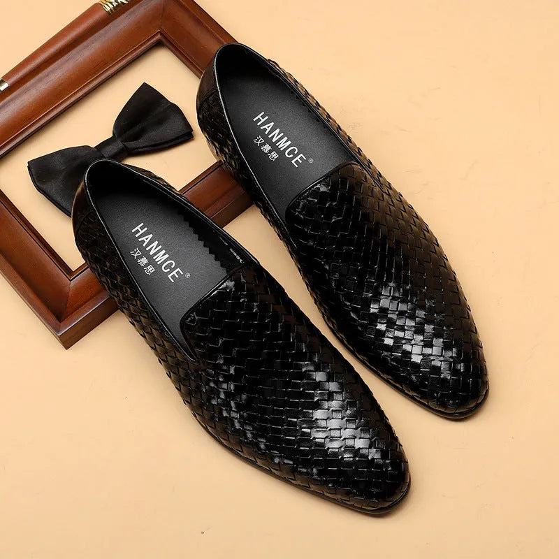 Men's cowhide woven leather business shoes in black with low-top design and leather toe cap