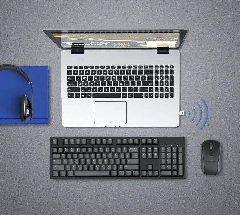 BTA-409 USB Bluetooth adapter in black and white with CSR 8510 chip for wireless connectivity