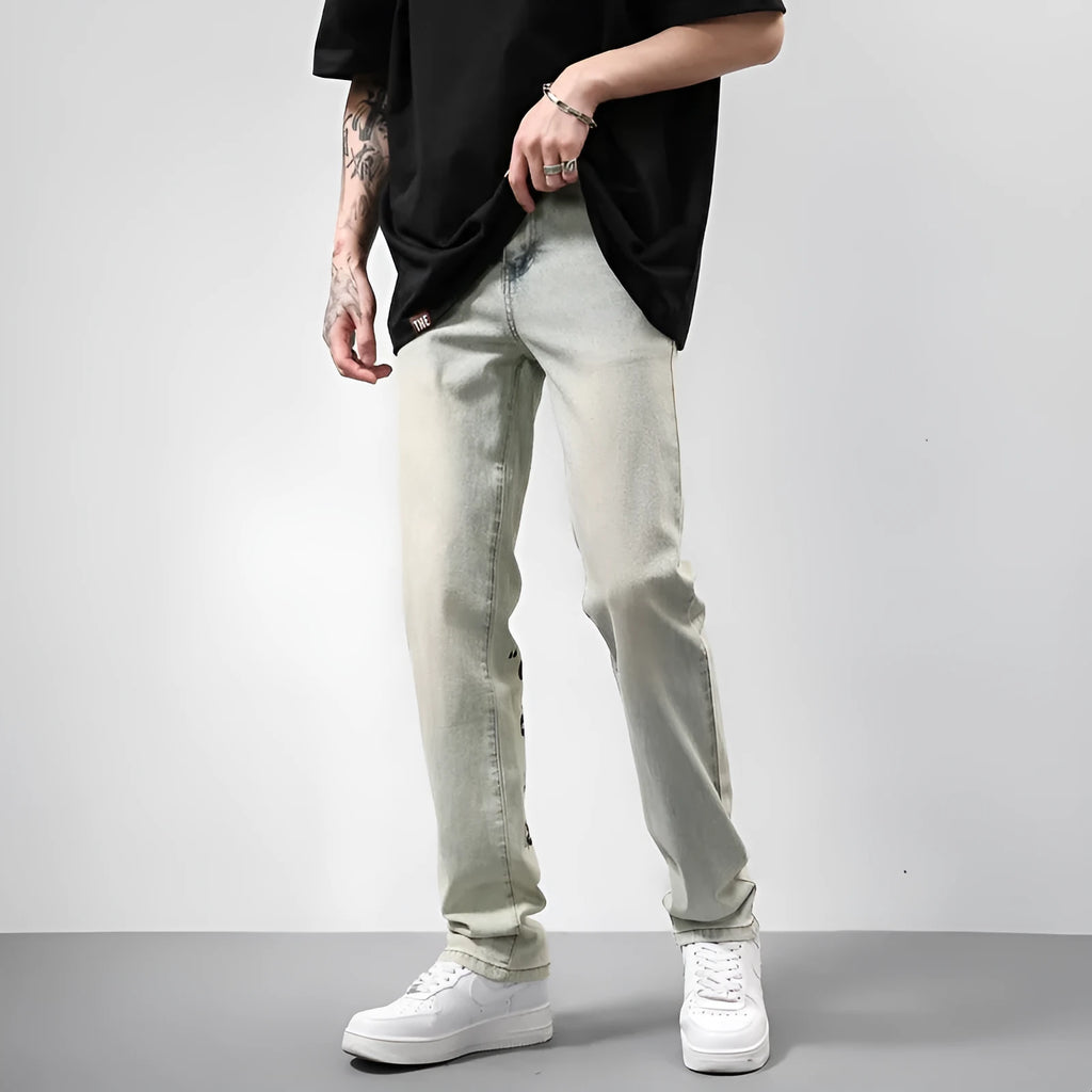 American Vintage khaki straight-leg distressed jeans with yellow mud dye letter print on cotton denim, mid-rise, zip fly