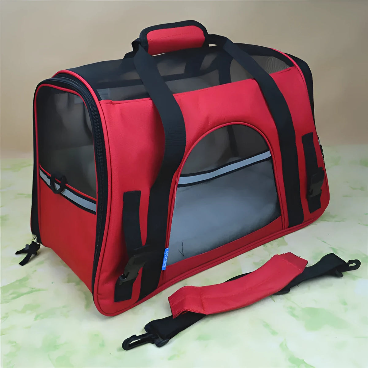 Portable pet carrier handbag in 600D oxford cloth with nylon mesh and lamb cashmere for small dogs and cats