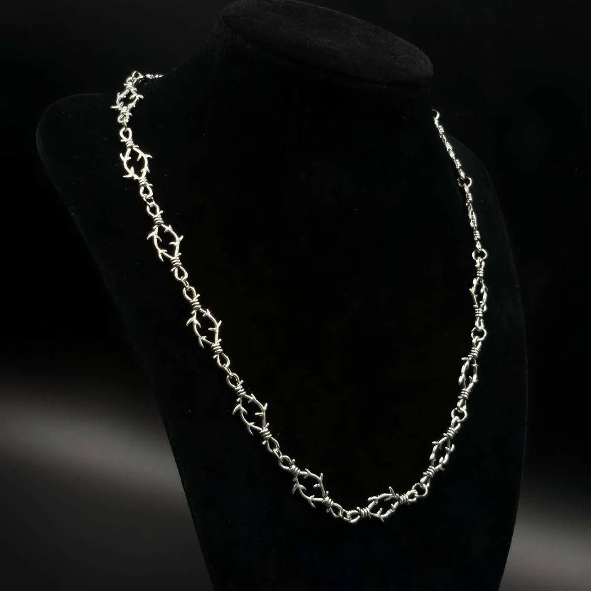 Gothic punk thorn chain clavicle necklace in zinc alloy, electroplated, colour XLA-160, geometric thorn design