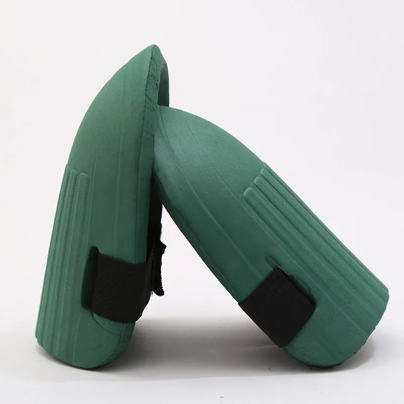 A pair of rectangular EVA foam knee pads in a chosen colour, shown with dimensions for gardening use.