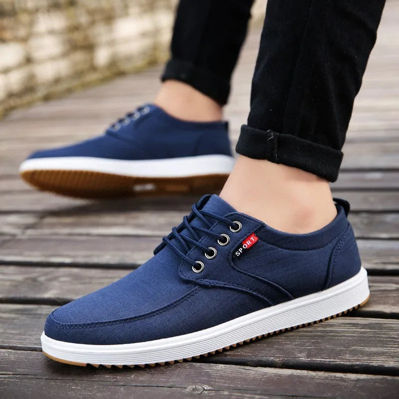 Men's lace-up canvas casual walking shoes in black with flat heel and lace-up design