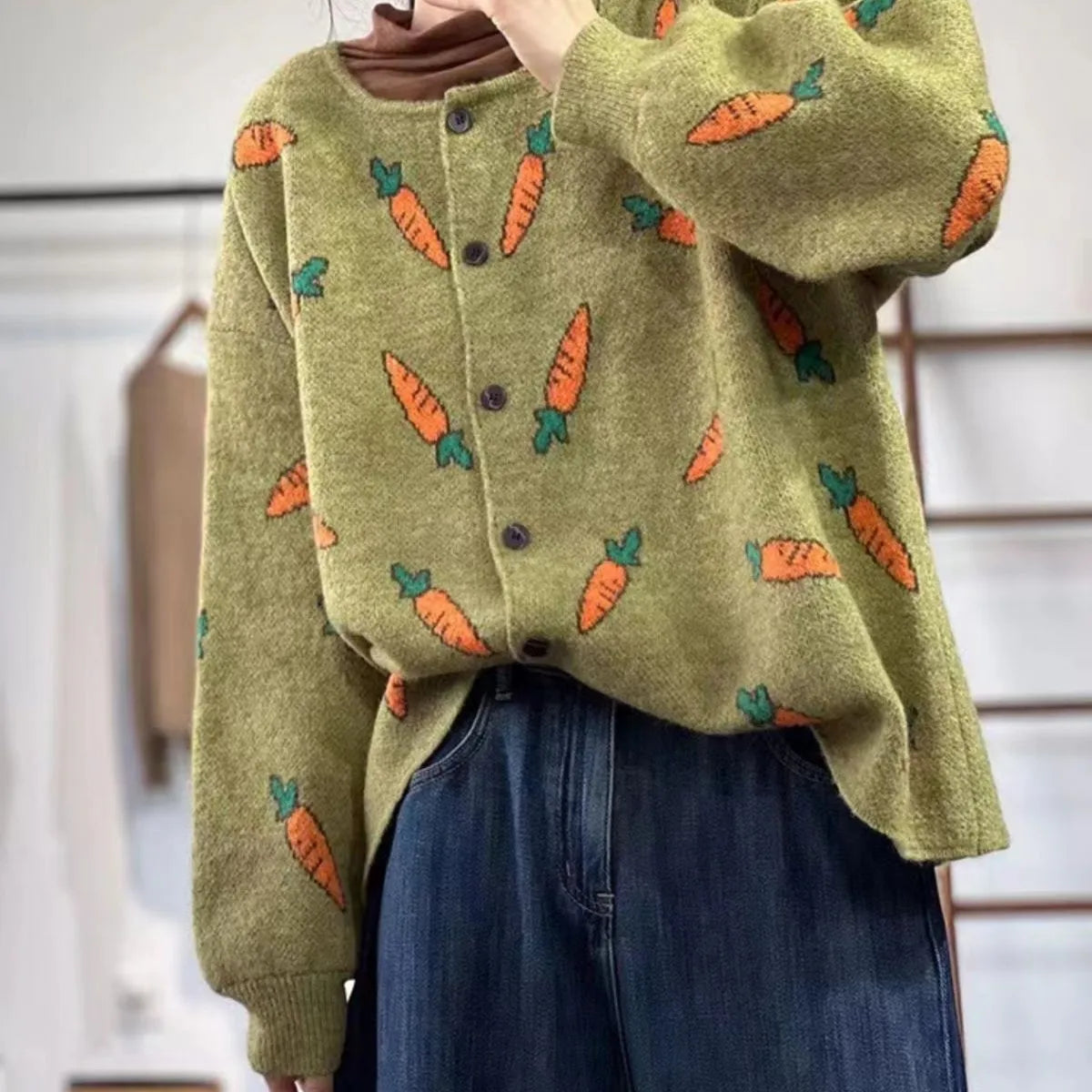 Round neck loose casual cardigan with Mori artistic printing and colour contrast on viscose fabric