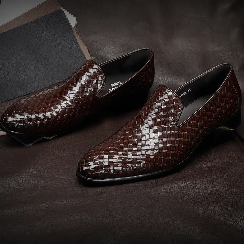 Men's cowhide woven leather business shoes in black with low-top design and leather toe cap