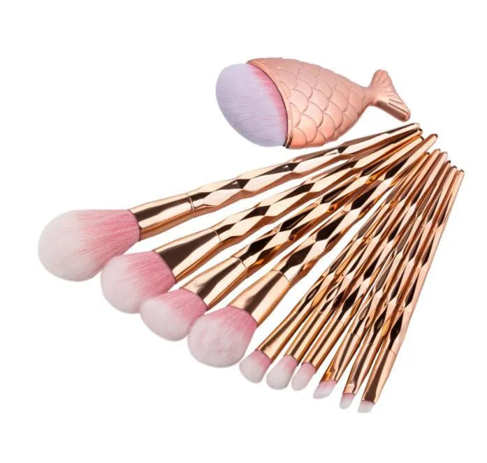 Diamond Fish makeup brush with wooden handle and rose gold synthetic bristles, approx. 20cm long, 40g.