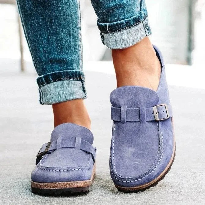Frosted suede one-pedal flat slippers with belt buckle in green colour, foam sole