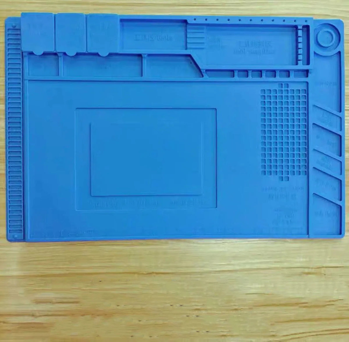 Blue magnetic heat insulation repair mat for mobile phone and computer repair, 45.5 x 30 cm, silicone and ABS