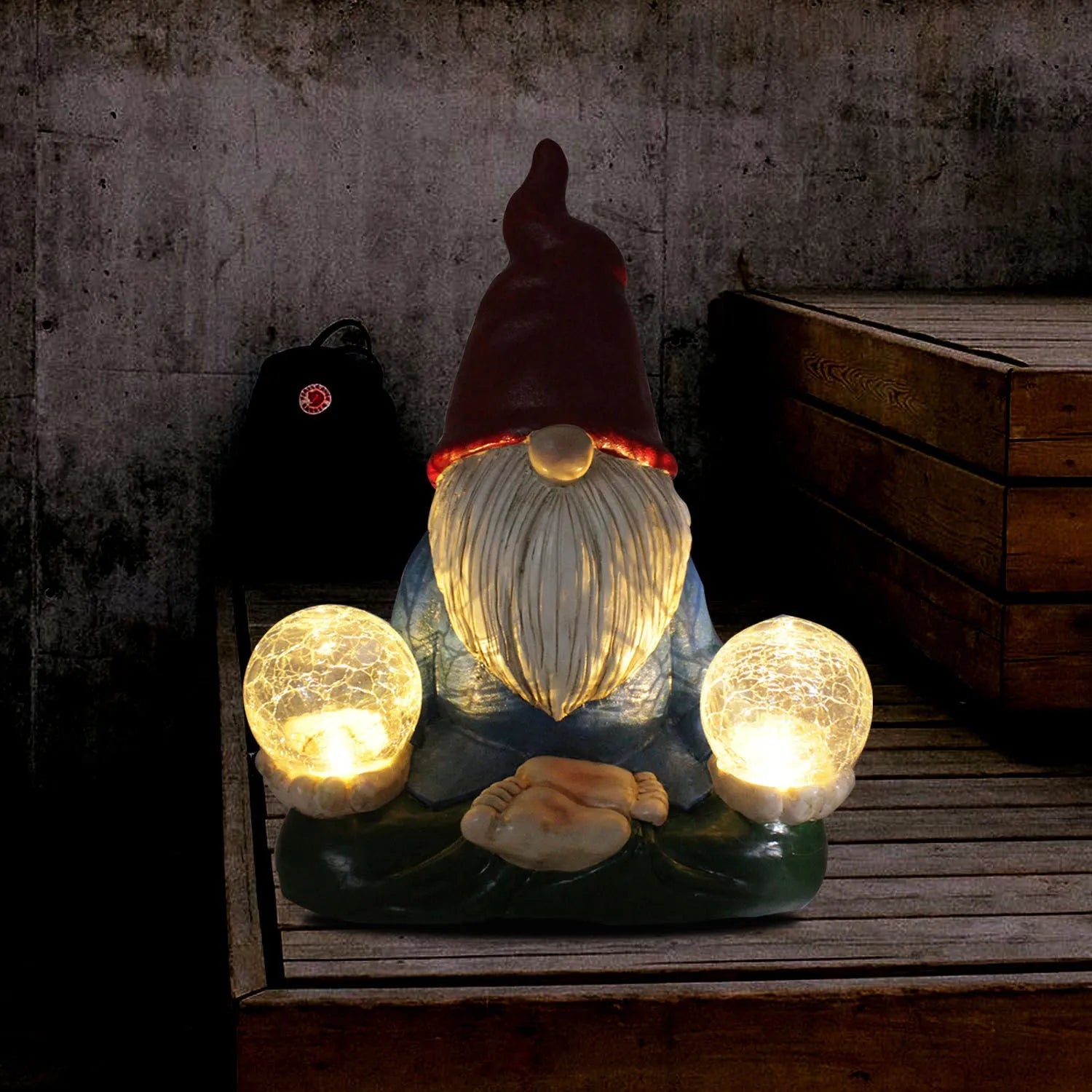 Solar LED resin dwarf doll outdoor statue measuring 27x20cm for garden decoration