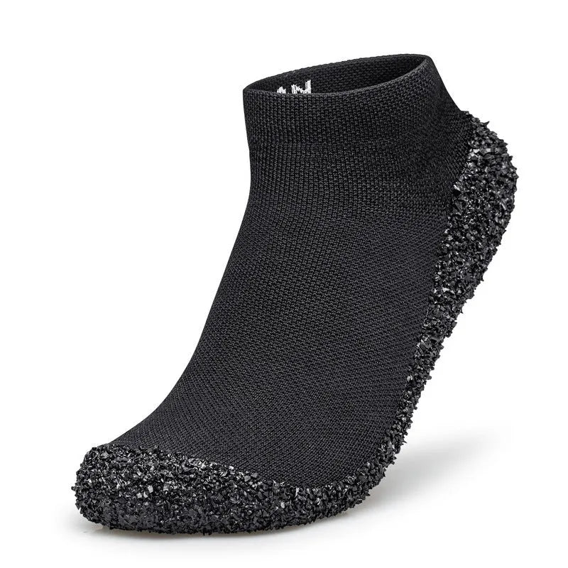 Breathable high-top multifunctional rock climbing shoes in black with VIBRAM rubber outsole and Gore-Tex lining