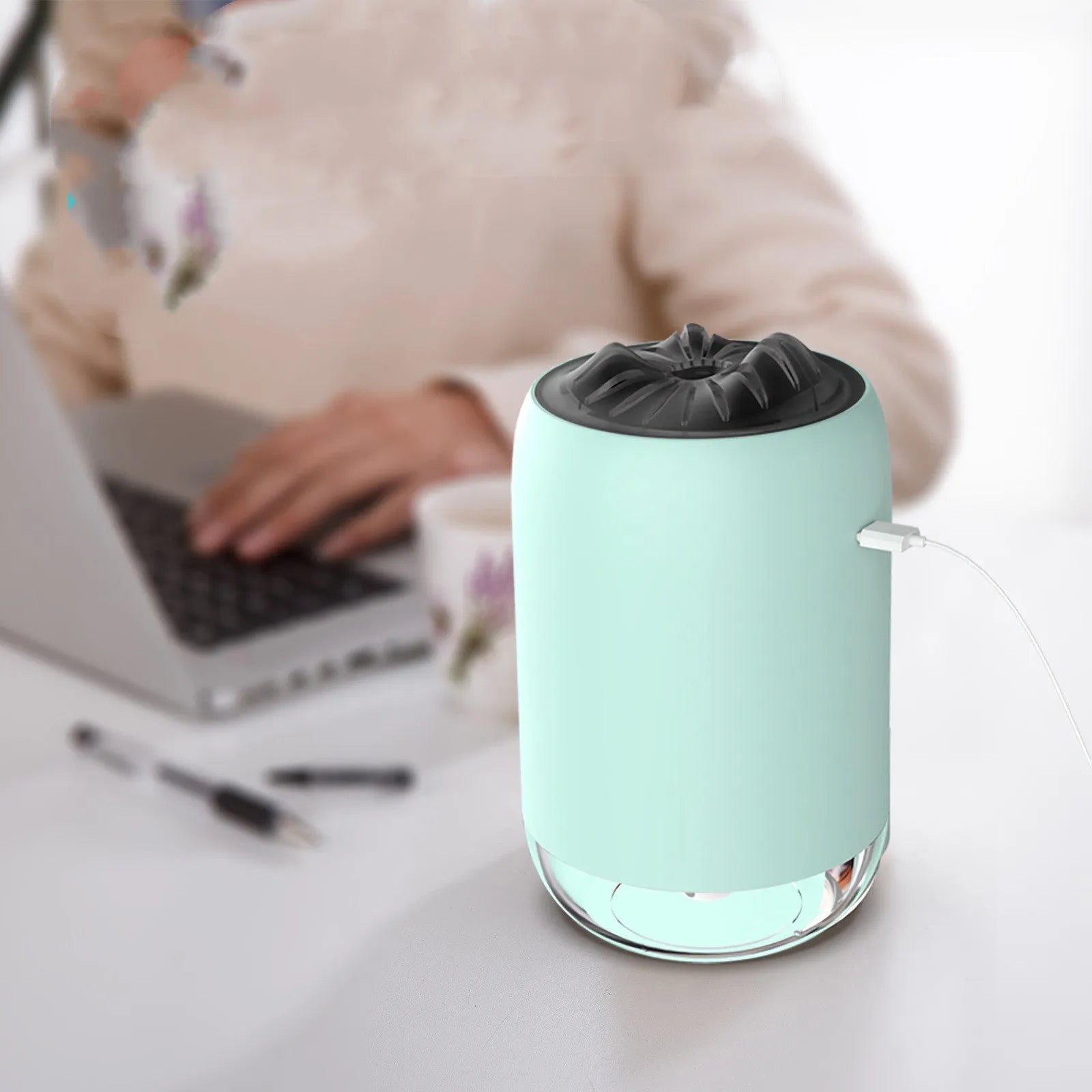 Magic Flame ultrasonic humidifier in columnar design with single fog outlet