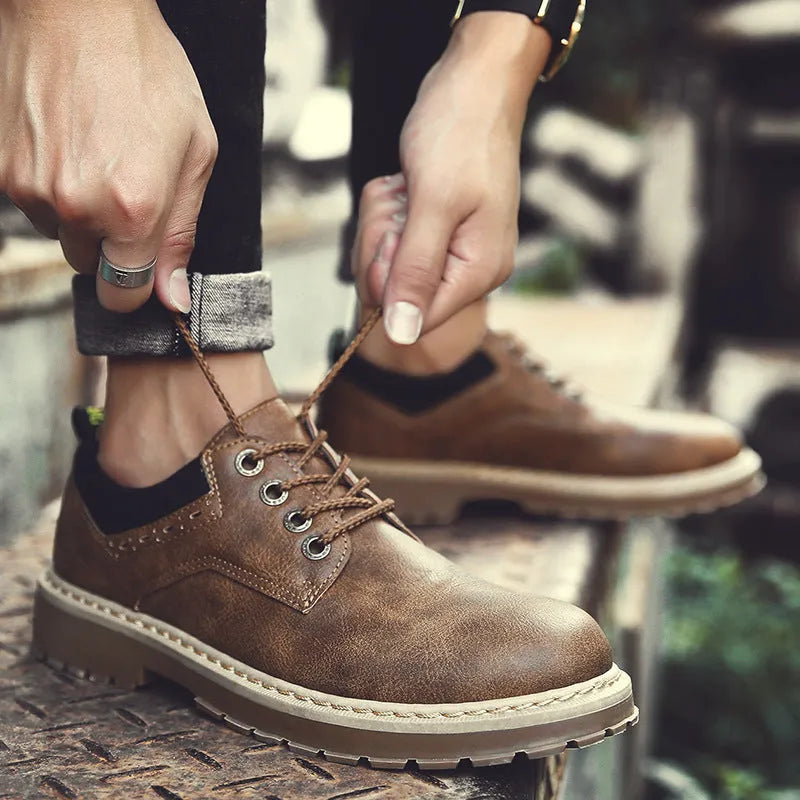 Men's round-toe lace-up casual shoes in black with a low-cut PU upper and flat rubber sole.
