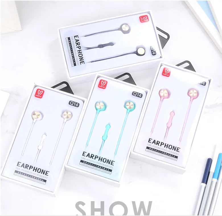 In-ear wired earphones with 120cm cable in pink colour for karaoke and music